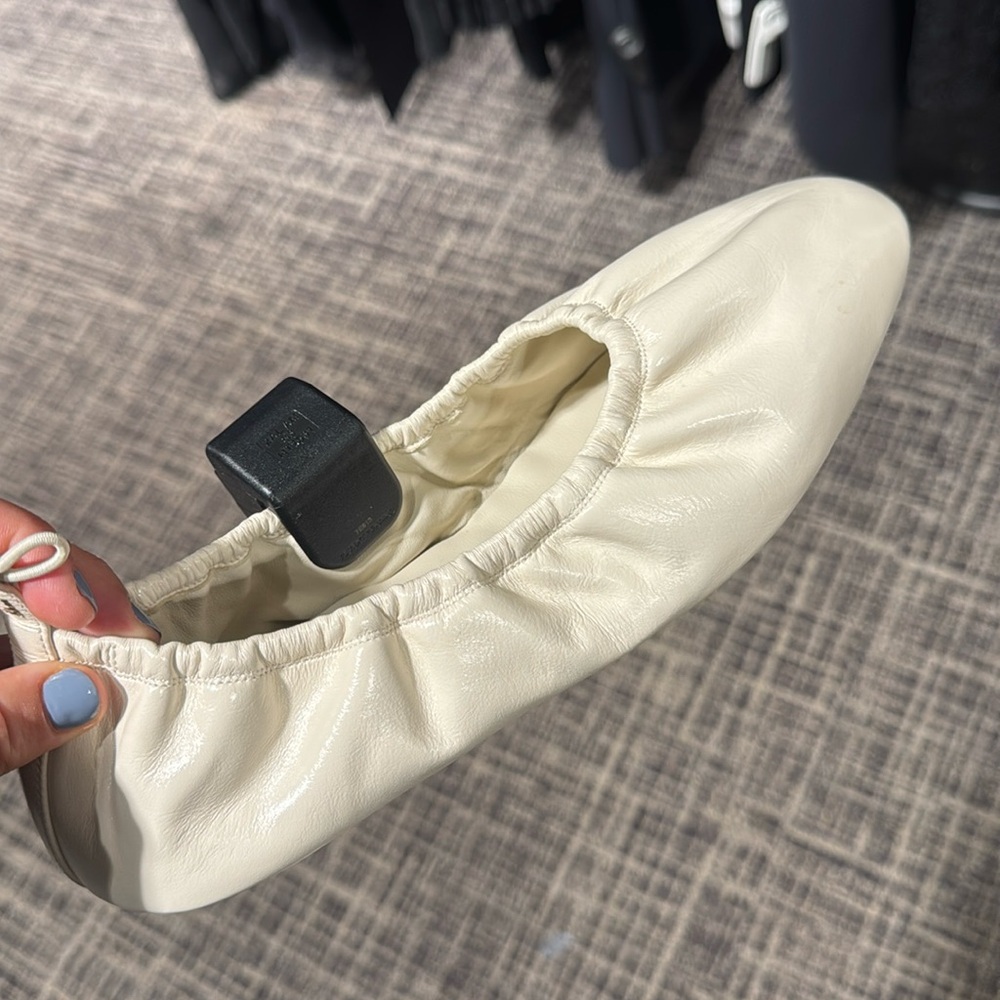 Fendi flats